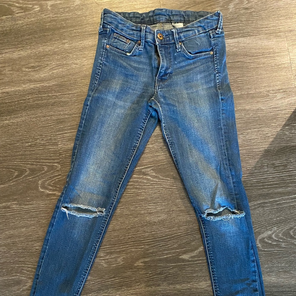 H&M Skinny jean with distressed knees